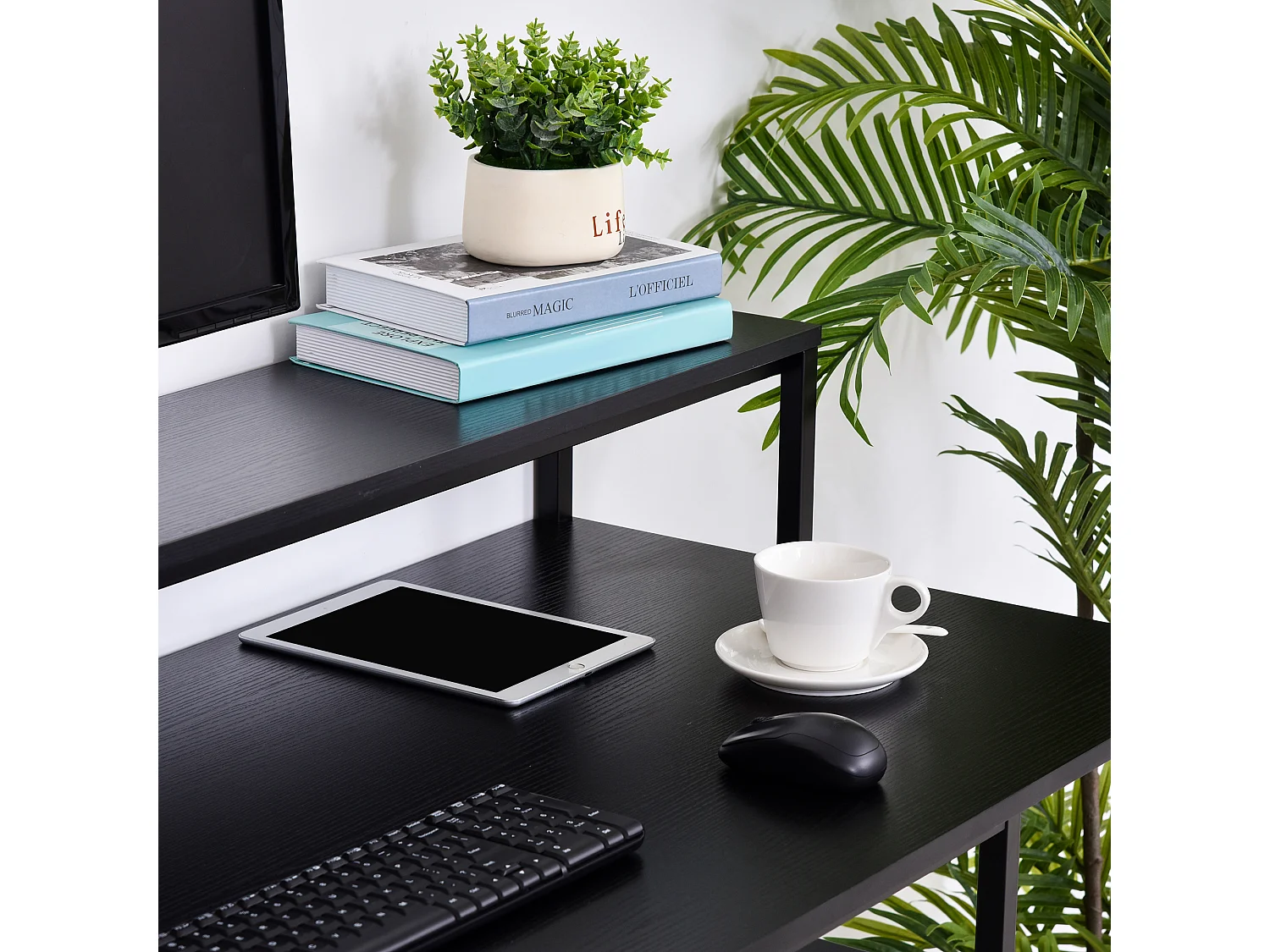 Scrivania computer con ripiani in pannello truciolare nera