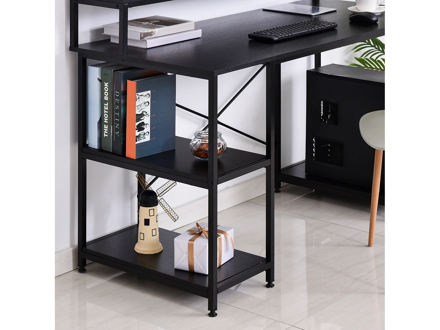 Scrivania computer con ripiani in pannello truciolare nera