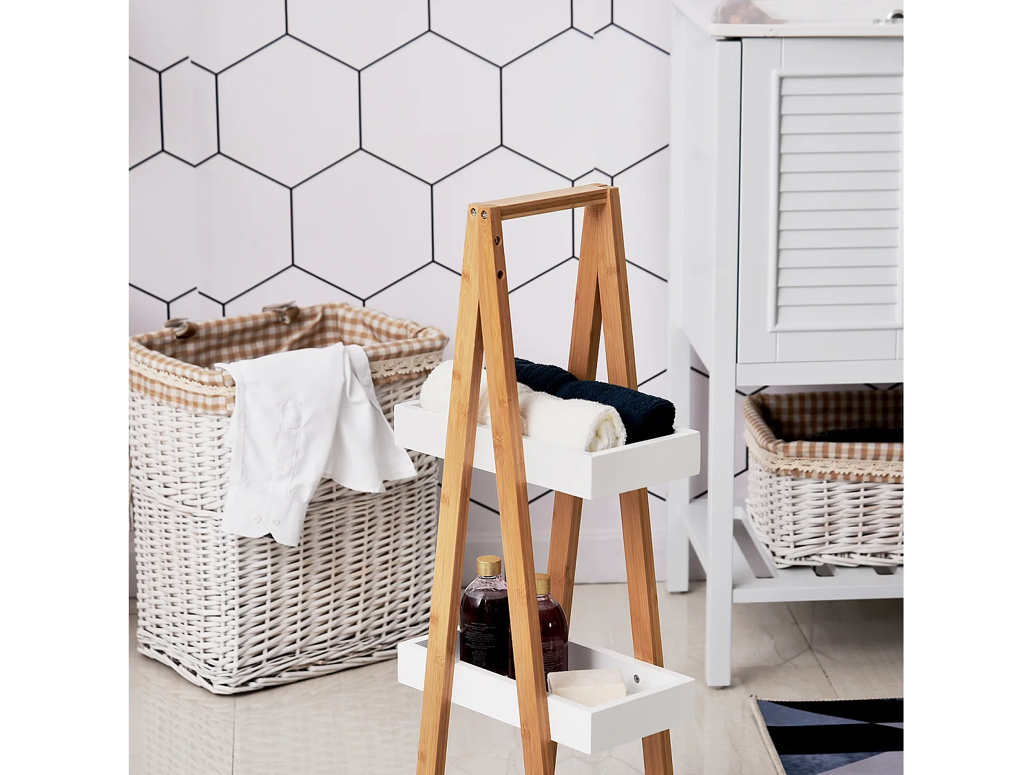 Scaffale bagno a 3 ripiani in mdf e bambù colore legno e grigio