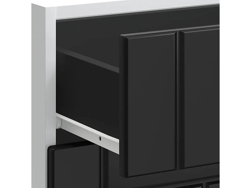 zwarte keukenkast van bewerkt hout