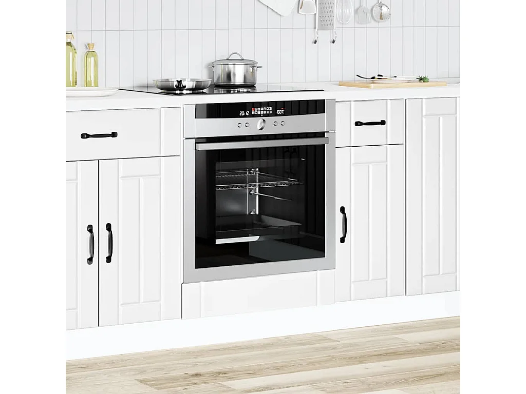 weißer Ofenschrank aus Holzwerkstoff