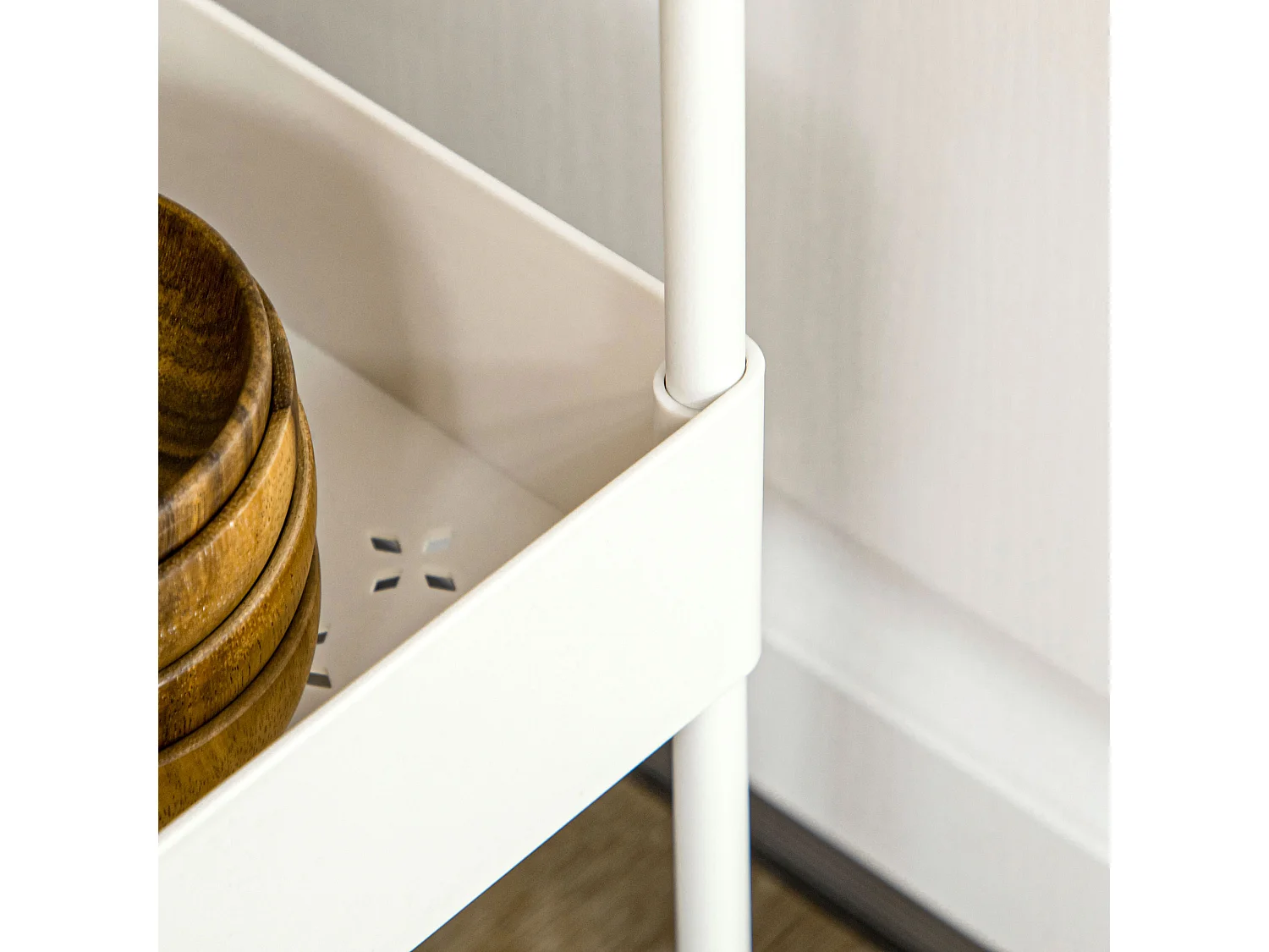 Chariot de rangement avec 4 étagères, avec roulettes et freins, design compact, acier, blanc (40x19x90 cm)