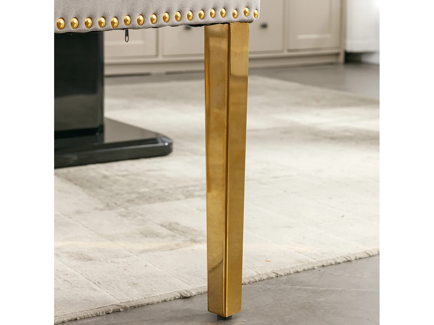 Silla de comedor moderna, terciopelo gris, patas de madera, clavos decorativos, juego de 2 (65x50x95 cm)