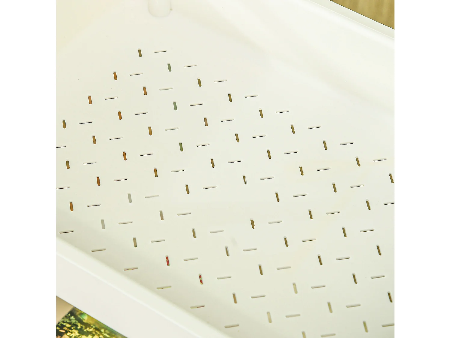 Chariot de rangement avec 3 étagères et panier suspendu, métal, blanc (50x29.4x77 cm)