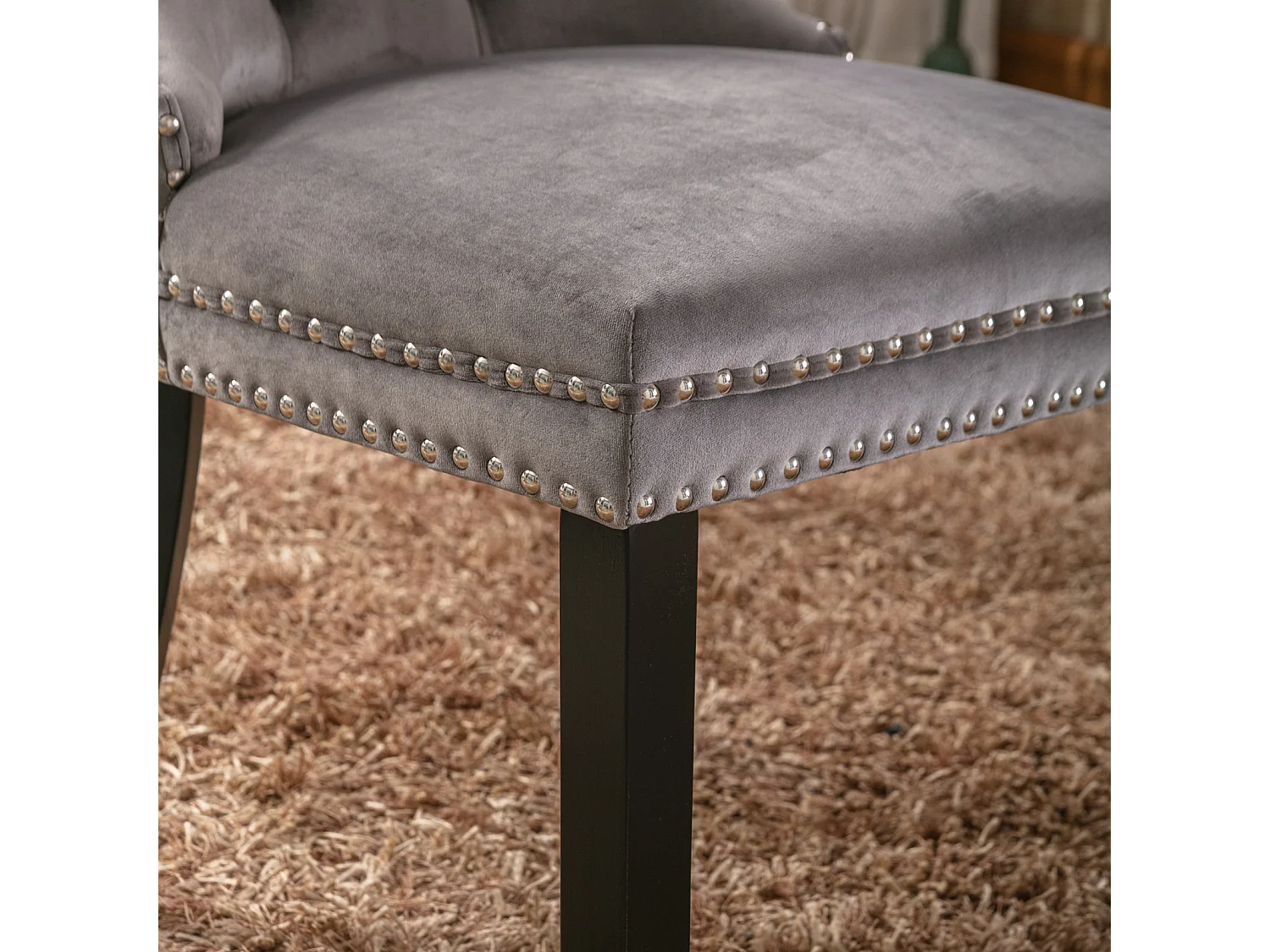 Moderne eetkamerstoel, gestoffeerd, massief hout, houten onderstel, decoratieve klinknagels, fluweel, grijs (65x50x95 cm)