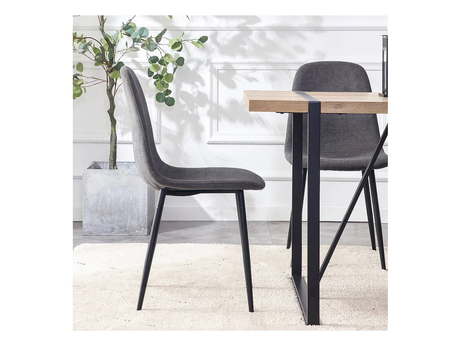 Set van 4 Scandinavische eetkamerstoelen, vintage design in imitatiesuède met zwarte metalen poten, grijs (43x40x87,5 cm)