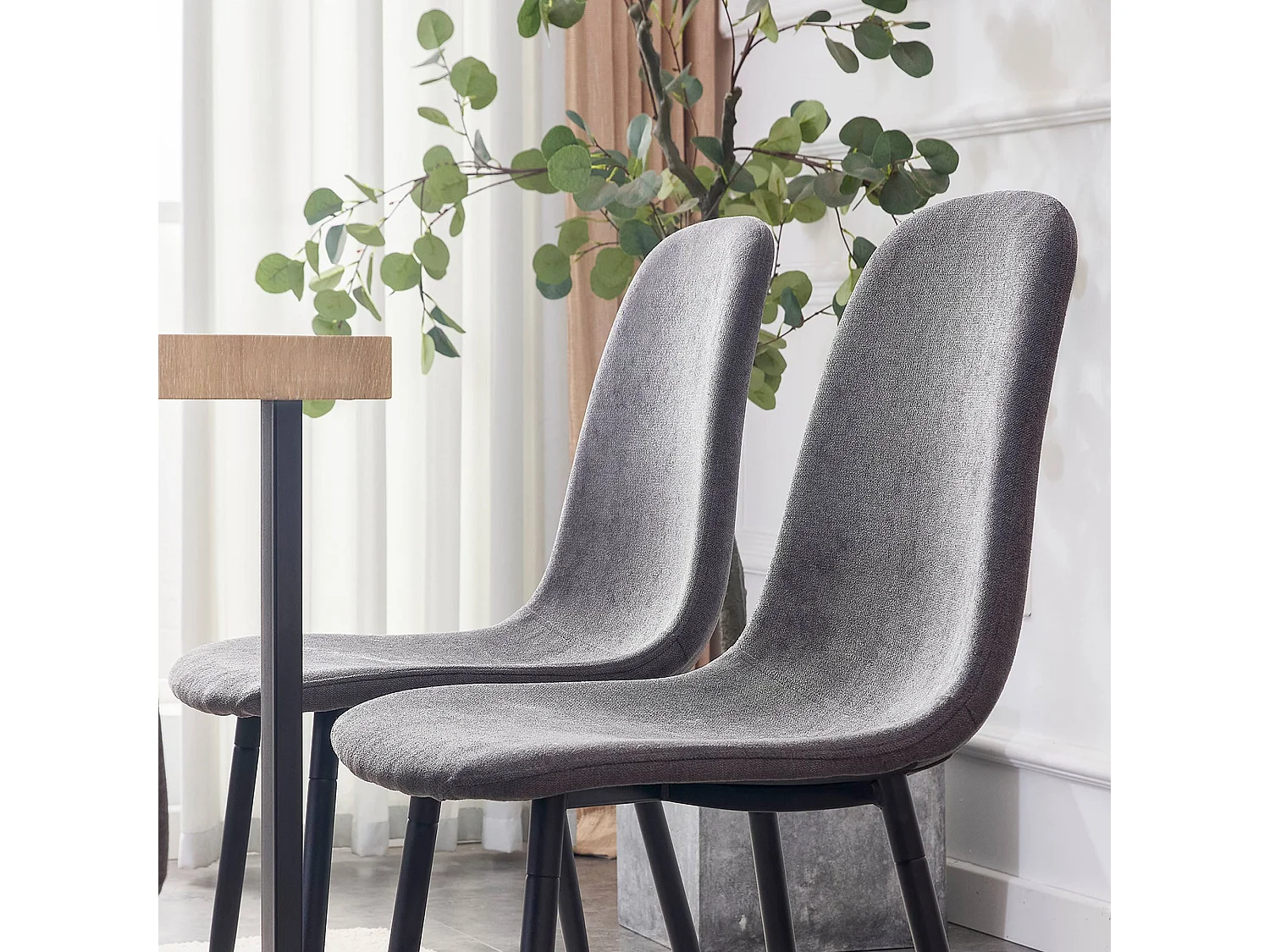 Lot de 4 chaises de salle à manger scandinaves, design vintage en simili daim avec pieds métalliques noirs, gris (43x40x87.5 cm)