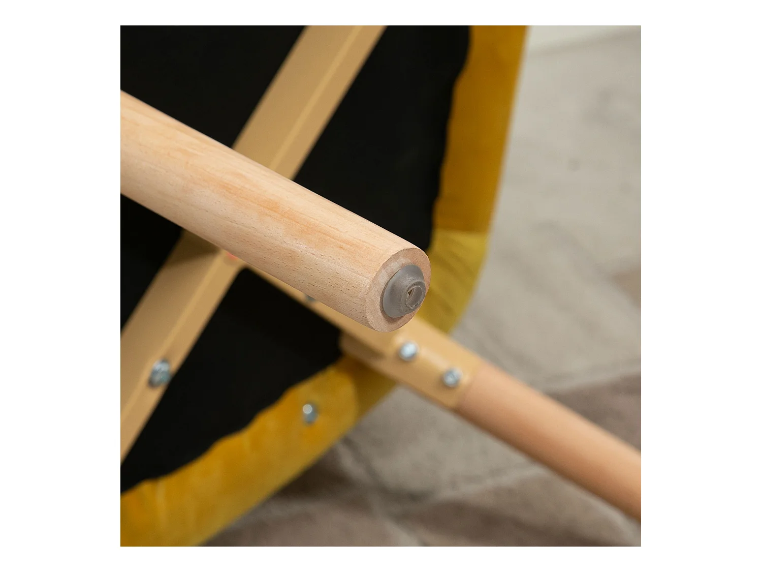 Loungestoel, kussenontwerp, houten poten, fluweel, geel (71x76x101 cm)