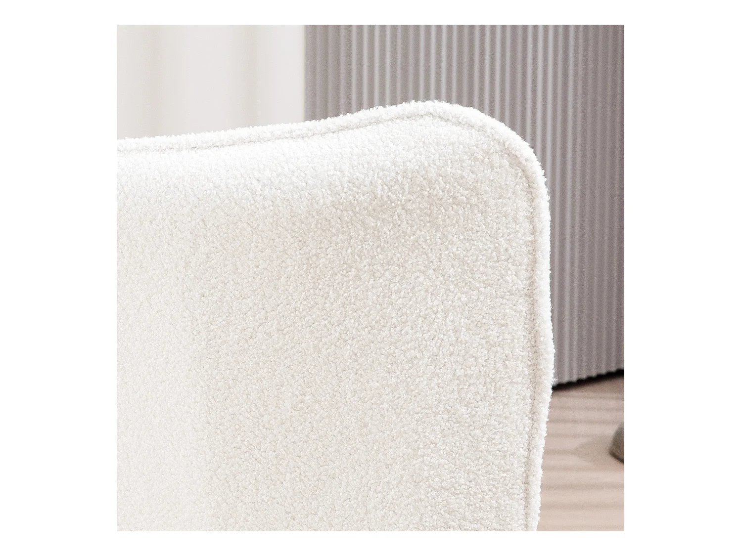 Fauteuil oreiller rembourré avec accoudoirs, pieds métal, polyester crème (71x77x102cm)