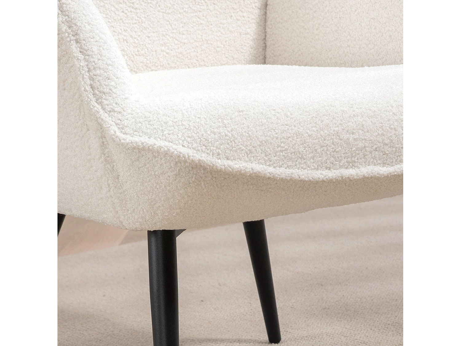 Fauteuil oreiller rembourré avec accoudoirs, pieds métal, polyester crème (71x77x102cm)