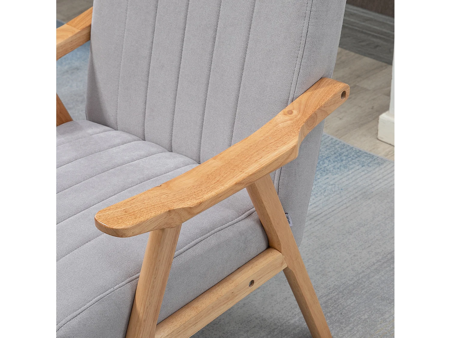 Fauteuil relax avec accoudoirs, design scandinave, bois de caoutchouc, microfibre, gris clair (68x74x82 cm)