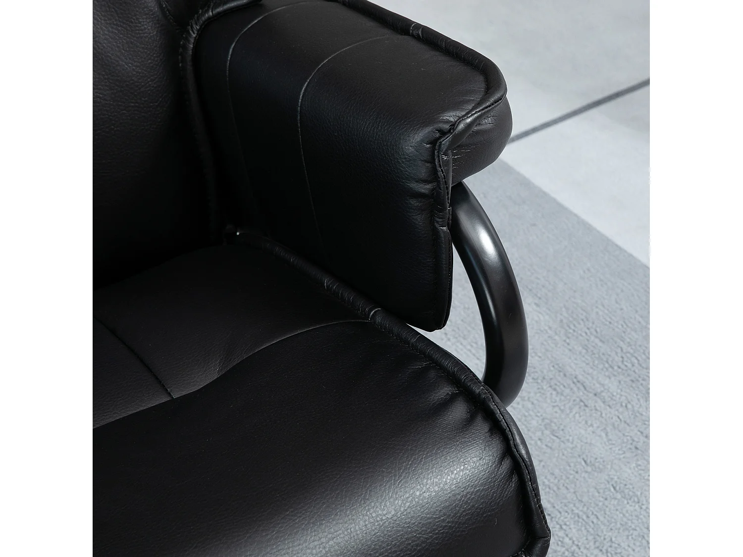 Poltrona girevole con funzione basculante, poggiapiedi, pelle sintetica nera, acciaio (75x84x101 cm)