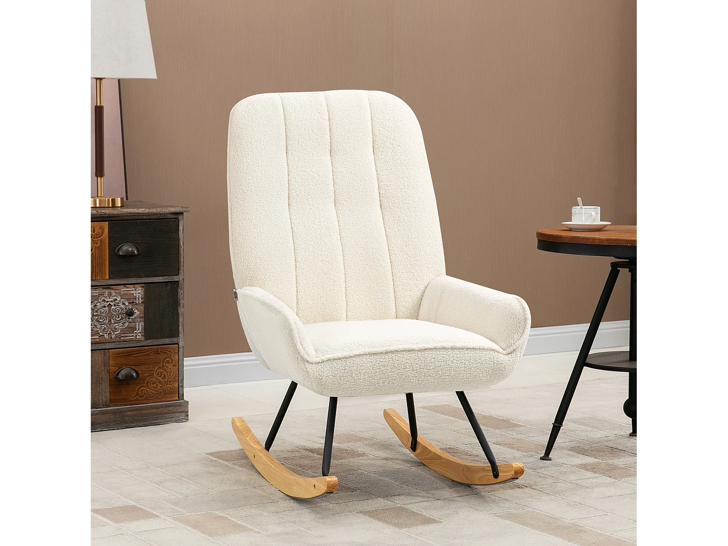 Bequemer und stabiler Sherpa-Schaukelstuhl mit cremefarbenem Holzrahmen (63 x 95 x 97 cm)