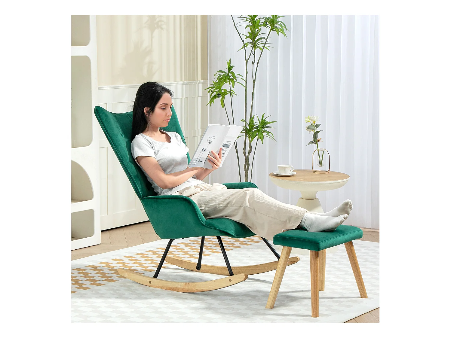 Fauteuil à bascule avec repose-pieds, tissu velours, pieds en bois, vert (66x96x101 cm)