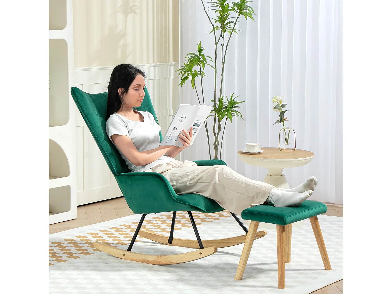 Fauteuil à bascule avec repose-pieds, tissu velours, pieds en bois, vert (66x96x101 cm)