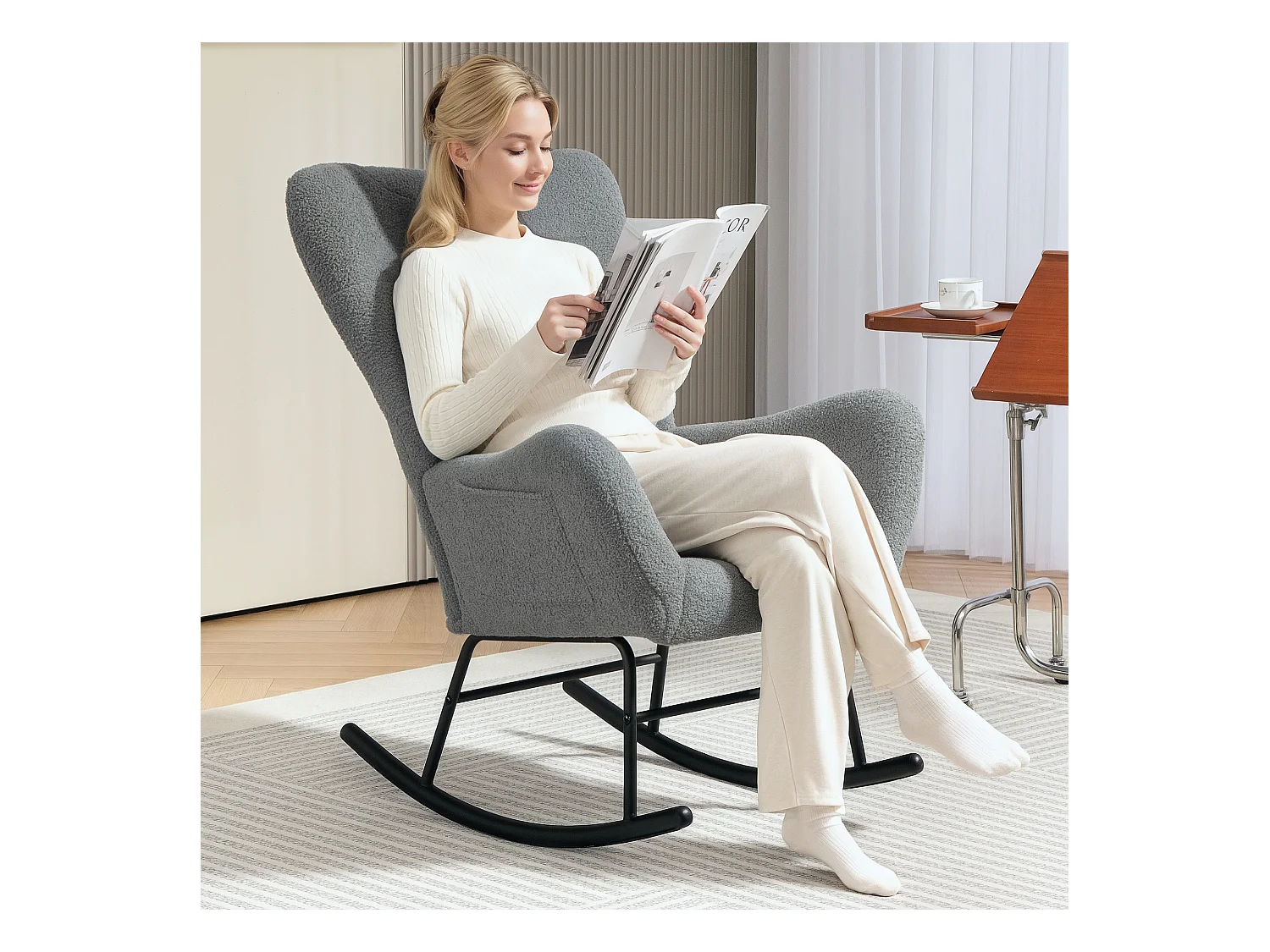 Fauteuil à bascule en tissu teddy, avec accoudoirs, coussin lombaire, rangement latéral, gris (95x67x100cm)