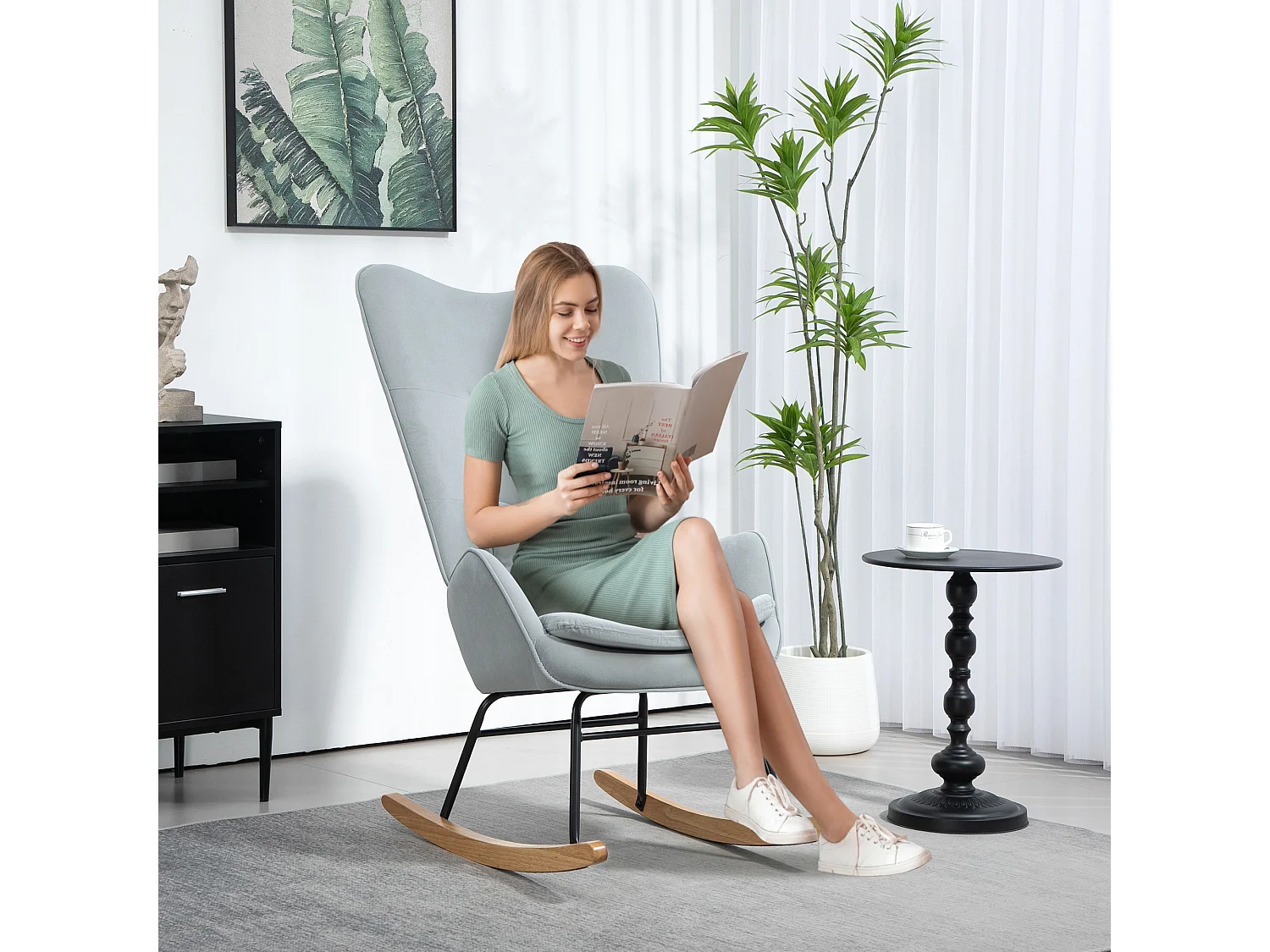 Fauteuil à bascule avec accoudoirs, fauteuil relax en velours, structure en bois, pour salon et chambre, gris (67x85x112 cm)