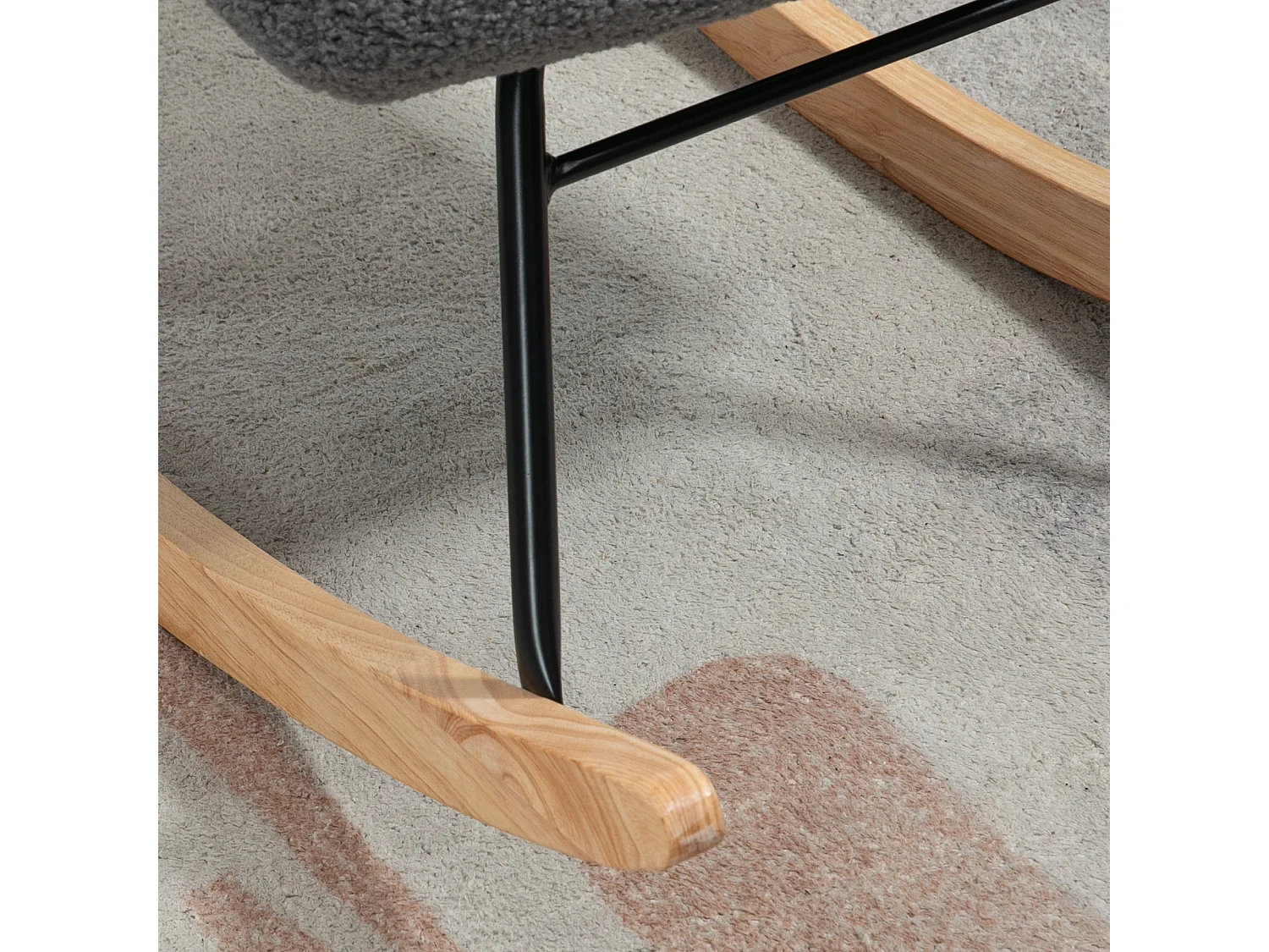 Fauteuil à bascule avec revêtement Berber, accoudoirs, structure bois et acier, gris foncé (71x98x101cm)