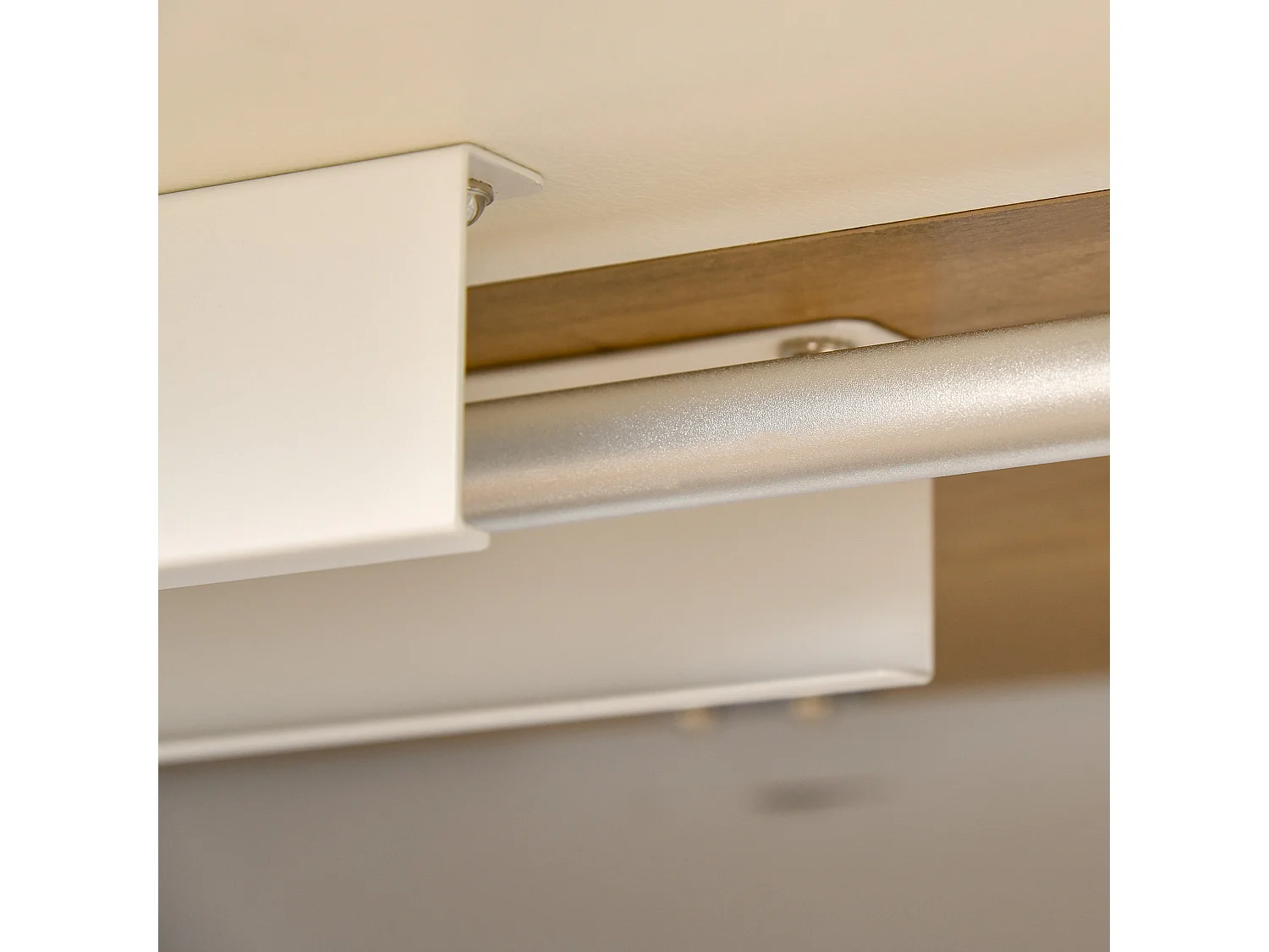 Bureau électrique réglable en hauteur, cadre métal, blanc et bois naturel (140x70x72-116cm)