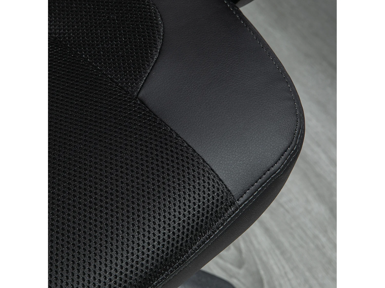 Ergonomische gamingstoel met verwarmingsfunctie en 6 vibratiepunten, synthetisch leer, zwart (68x69x108-117 cm)