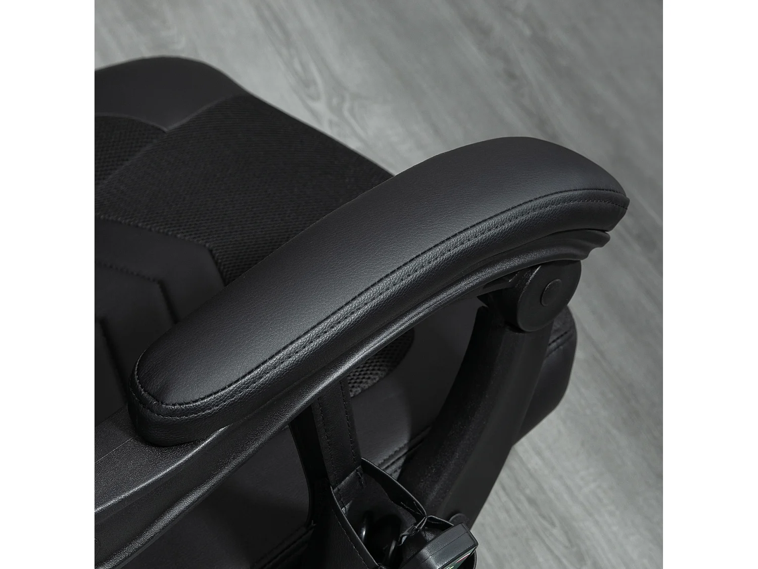 Ergonomische gamingstoel met verwarmingsfunctie en 6 vibratiepunten, synthetisch leer, zwart (68x69x108-117 cm)