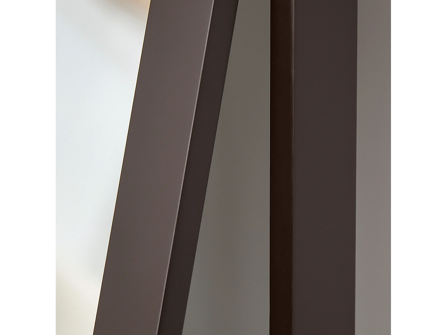Specchio da appoggio basculante, cornice in MDF, finitura caffè, facile da pulire (47x46x148cm)