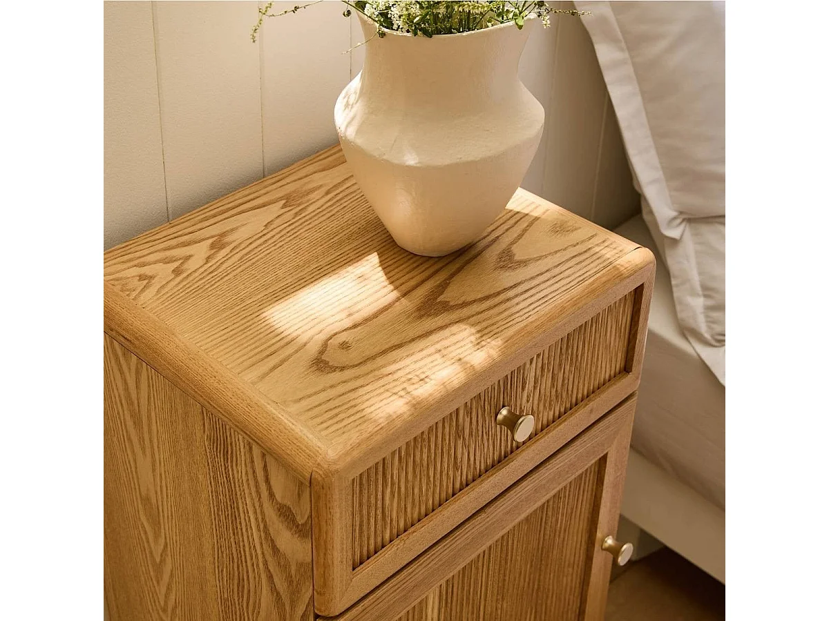 Comodino con 1 anta e 1 cassetto, frontali effetto dogato, H71 cm - AVA