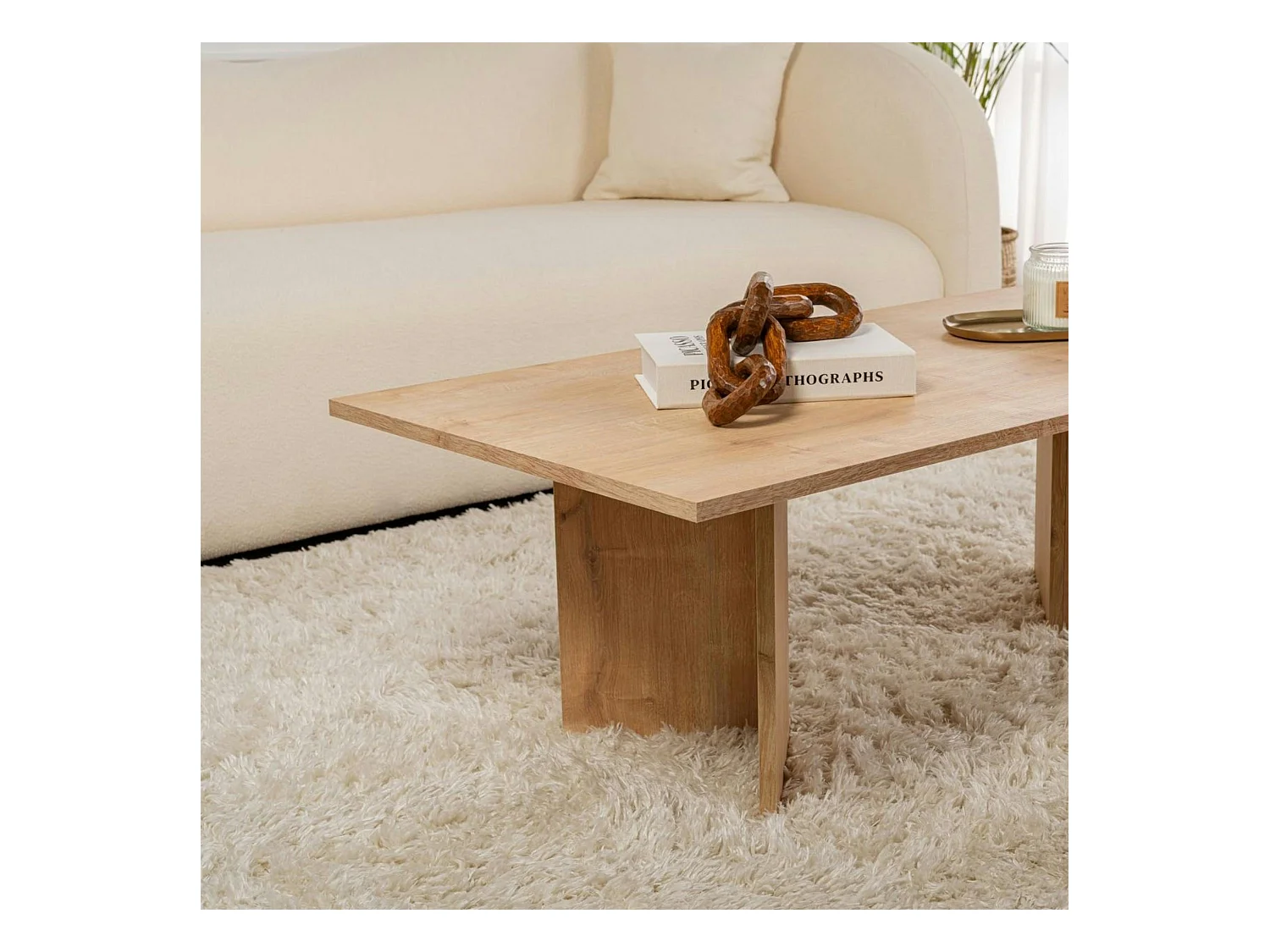 Table basse moderne effet chêne clair - pieds en V MARFA