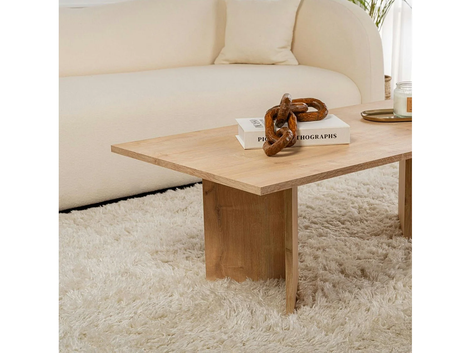 Table basse moderne effet chêne clair - pieds en V MARFA