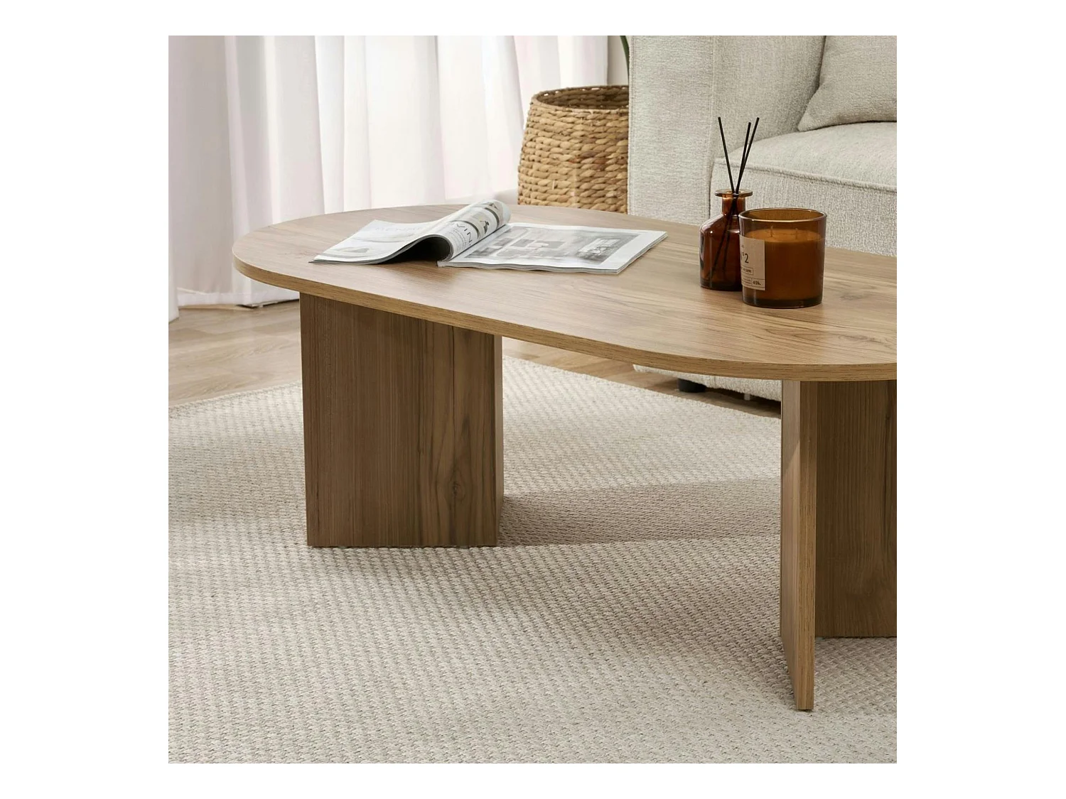 Table basse ovale effet chêne huilé - pieds en V MARFA