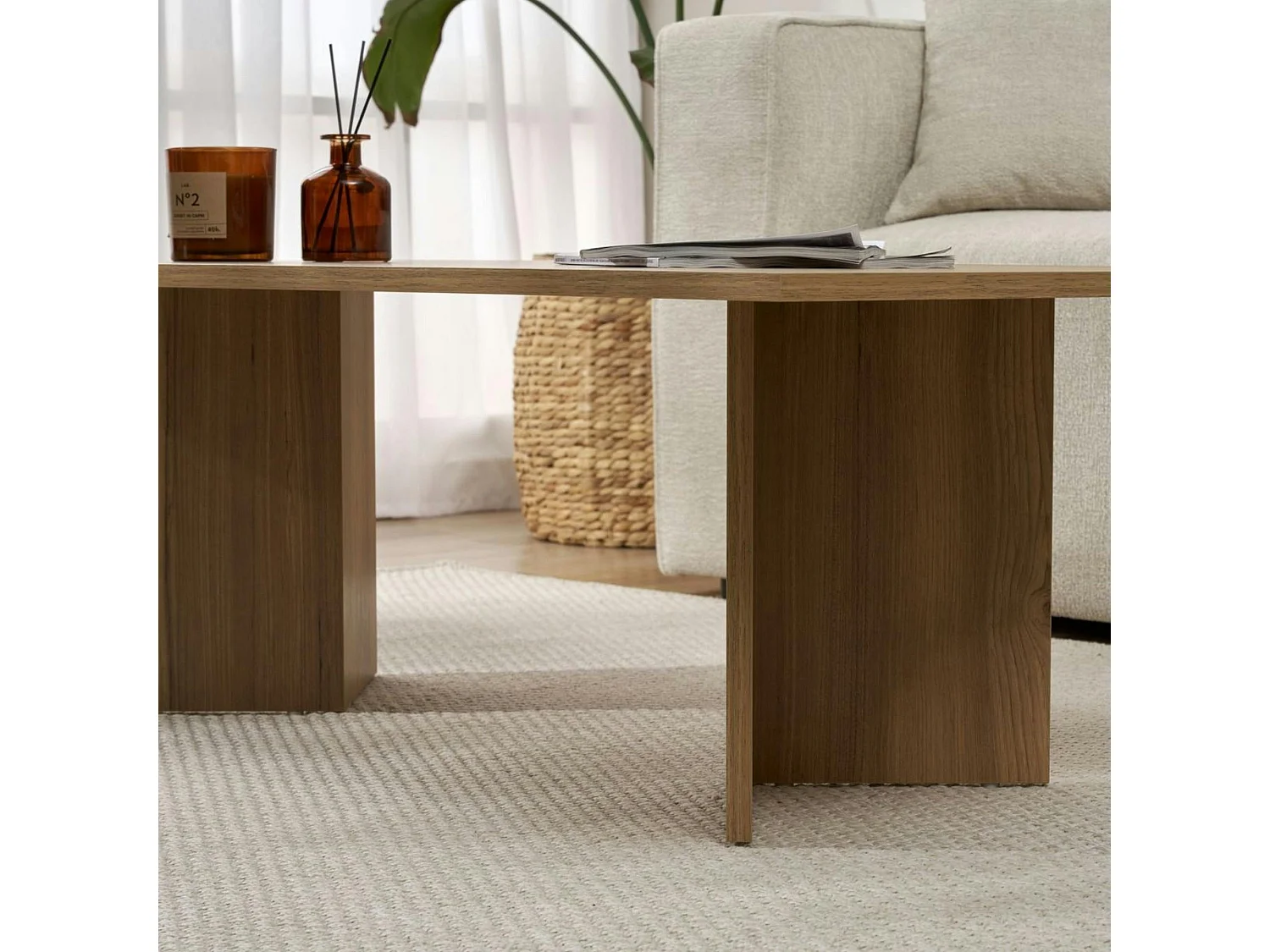 Table basse moderne effet chêne huilé - pieds en V MARFA