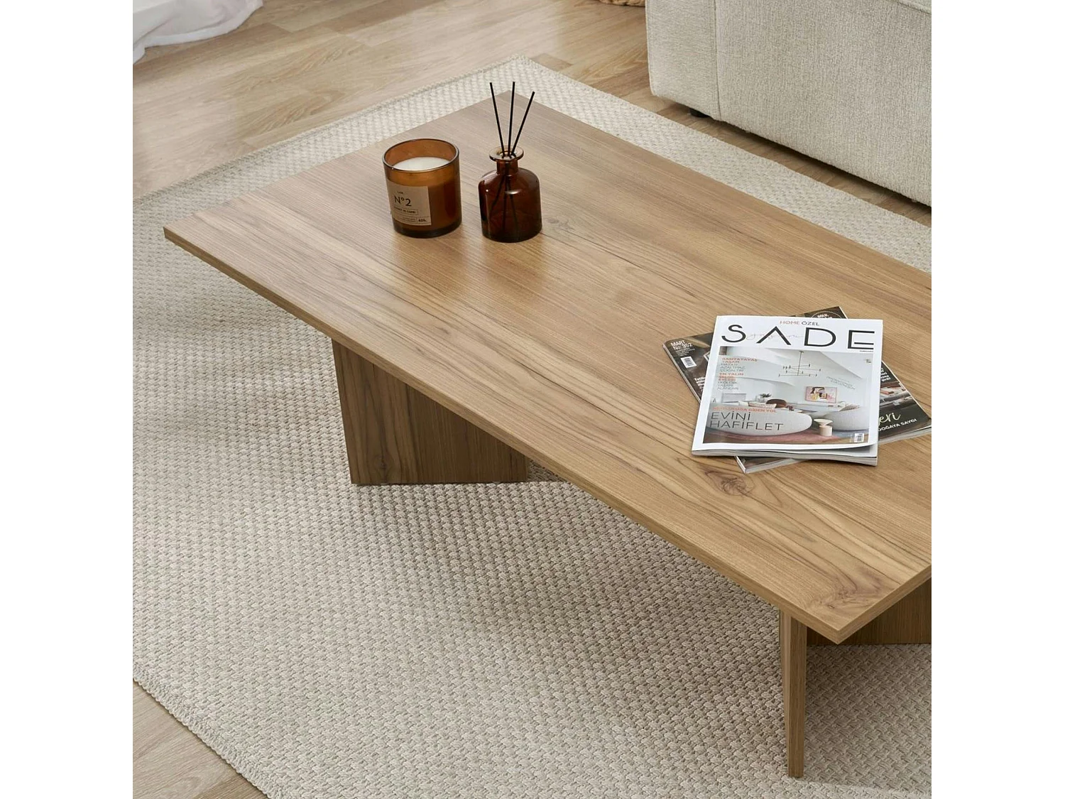 Table basse moderne effet chêne huilé - pieds en V MARFA