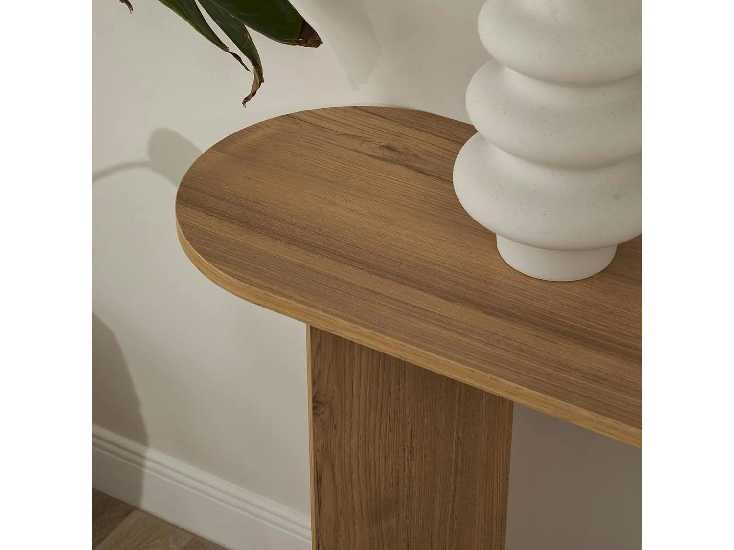 Console de salon ovale effet chêne - pieds en V MARFA