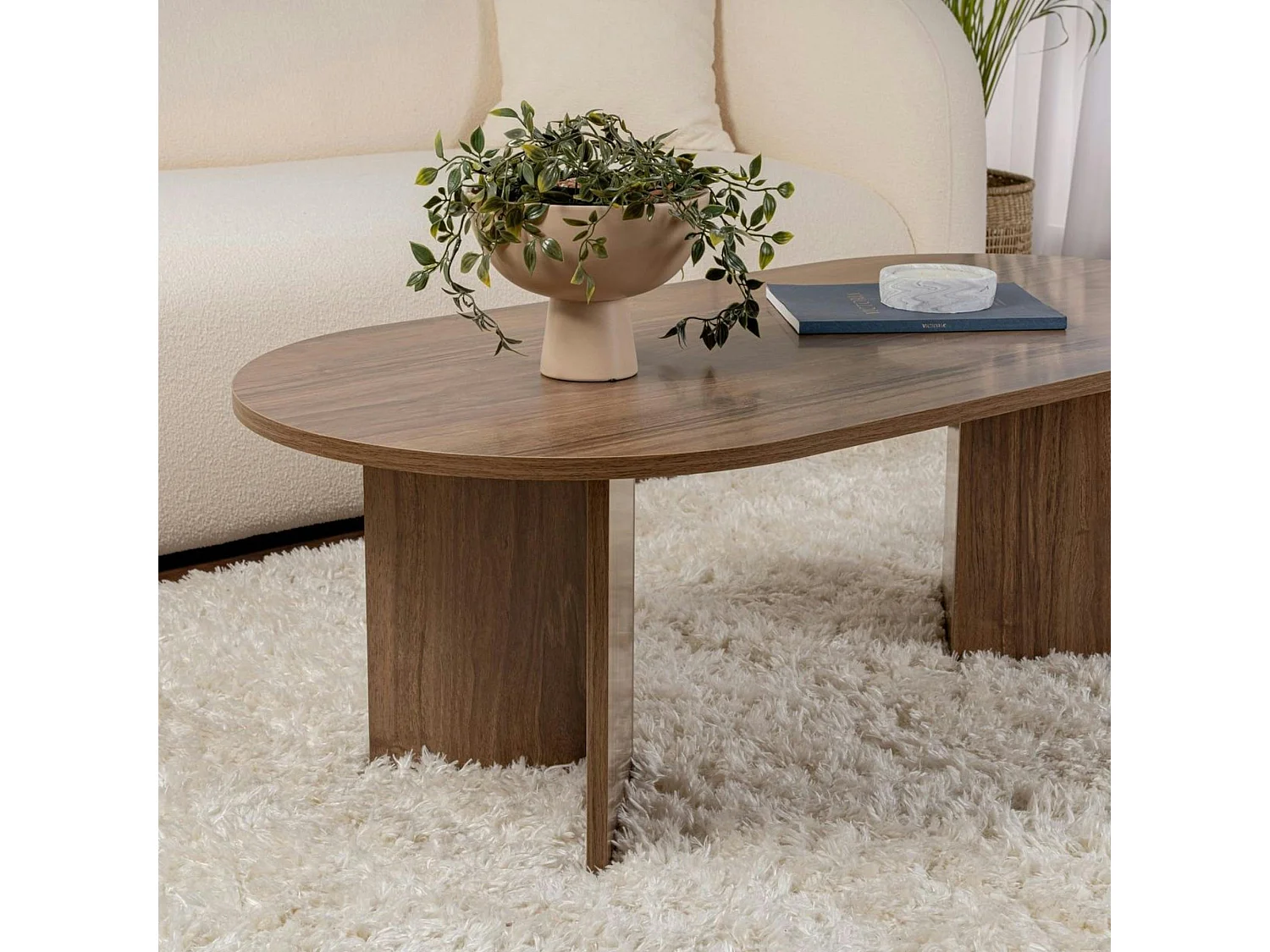 Table basse ovale effet bois de noyer - pieds en V MARFA