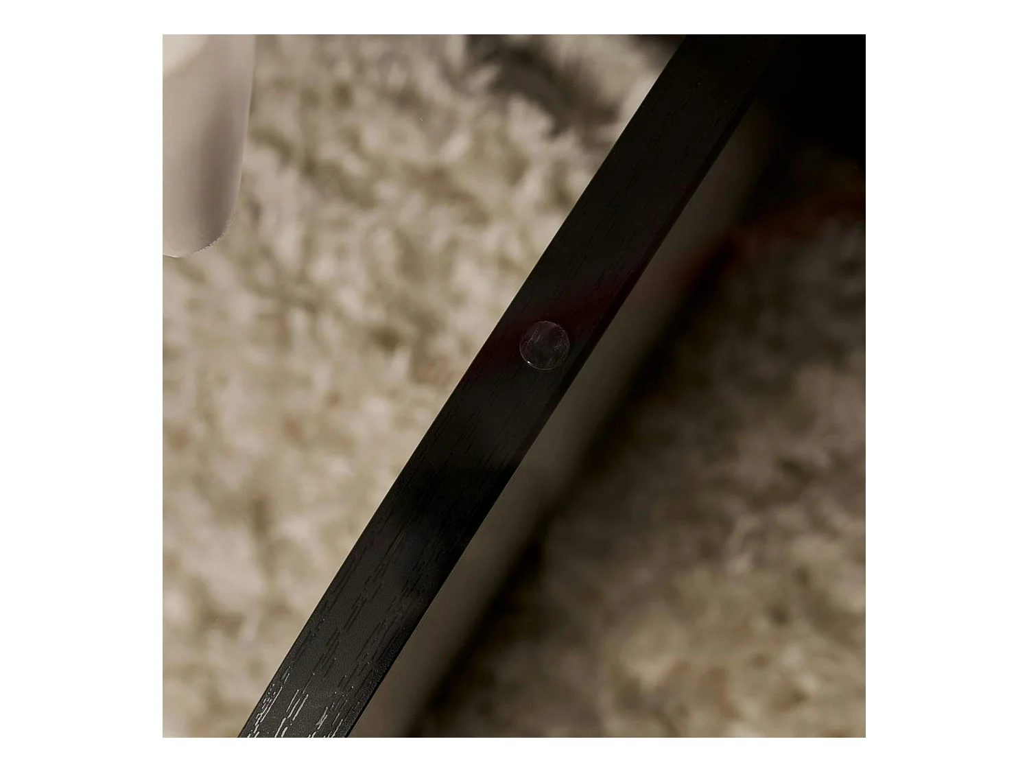 Table basse noire plateau verre – pied croix effet bois SALTA