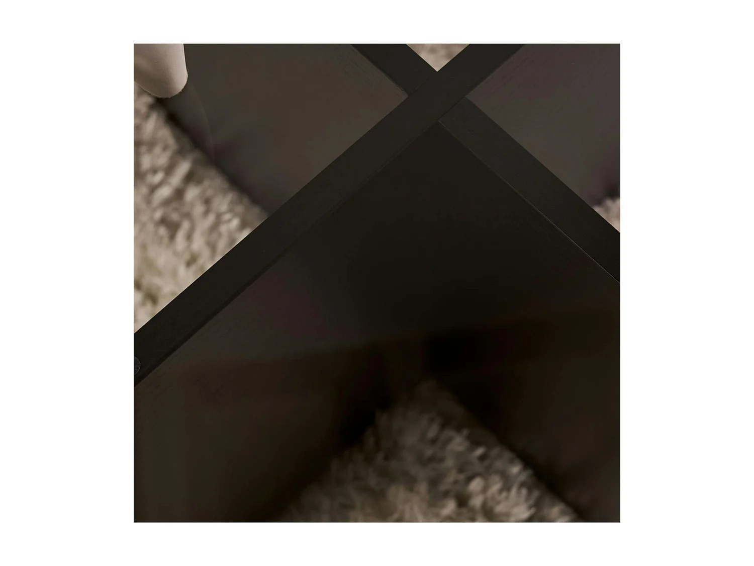 Table basse noire plateau verre – pied croix effet bois SALTA