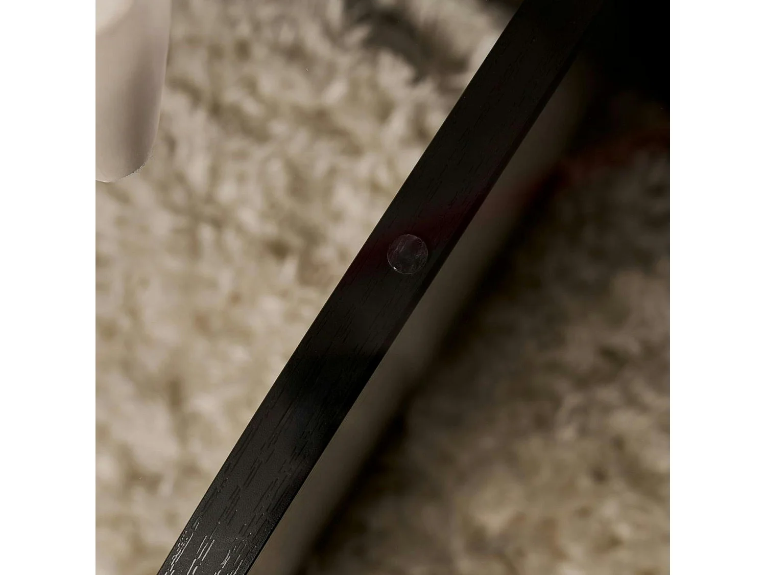 Table basse noire plateau verre – pied croix effet bois SALTA