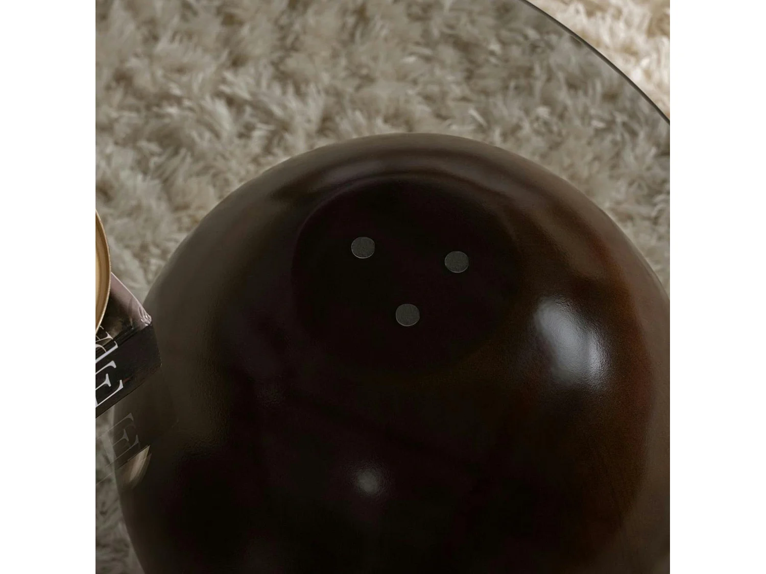 Table basse verre fumé design – 3 pieds boules marrons KOCHI