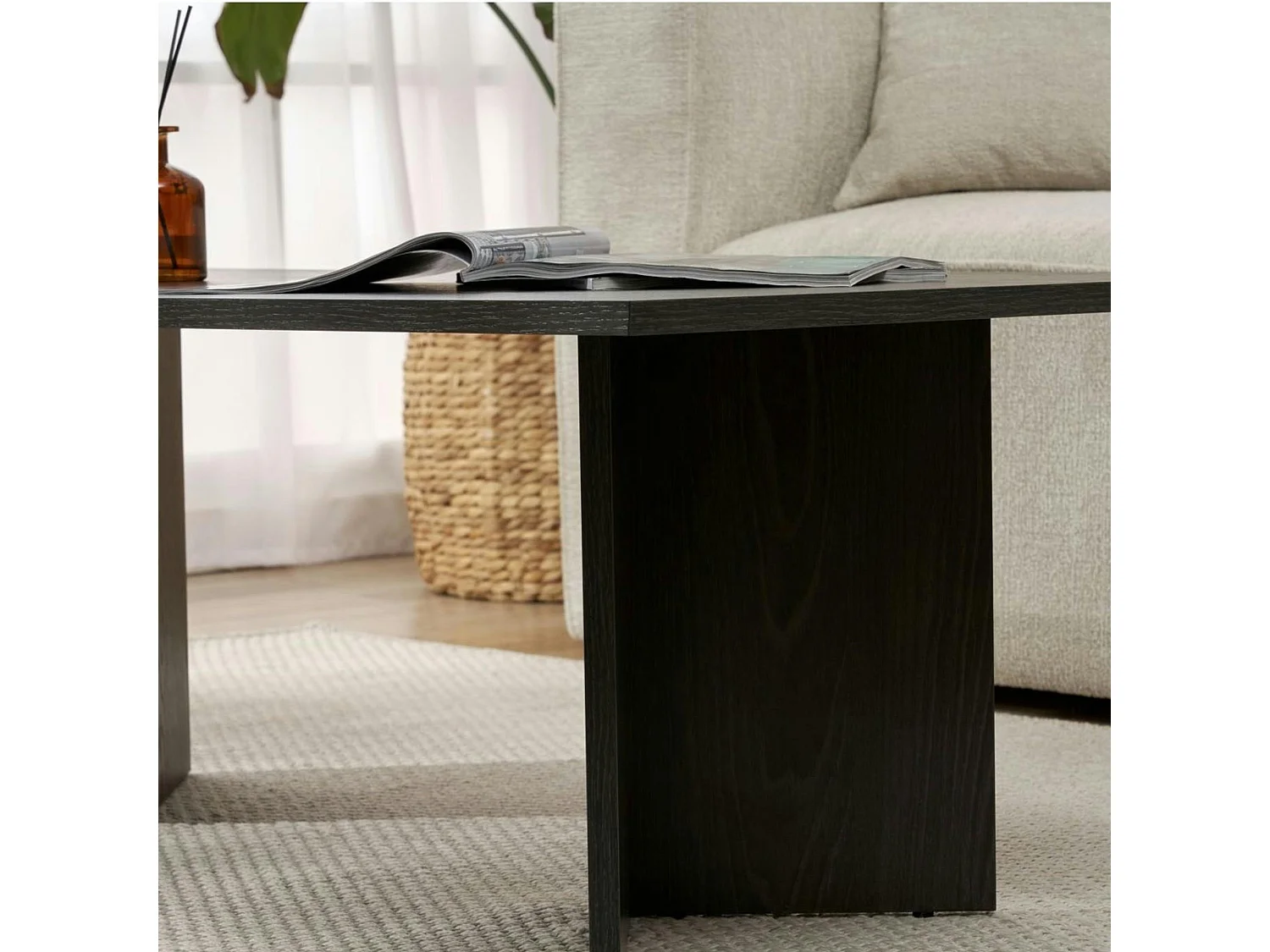 Table basse moderne effet bois noir - pieds en V MARFA