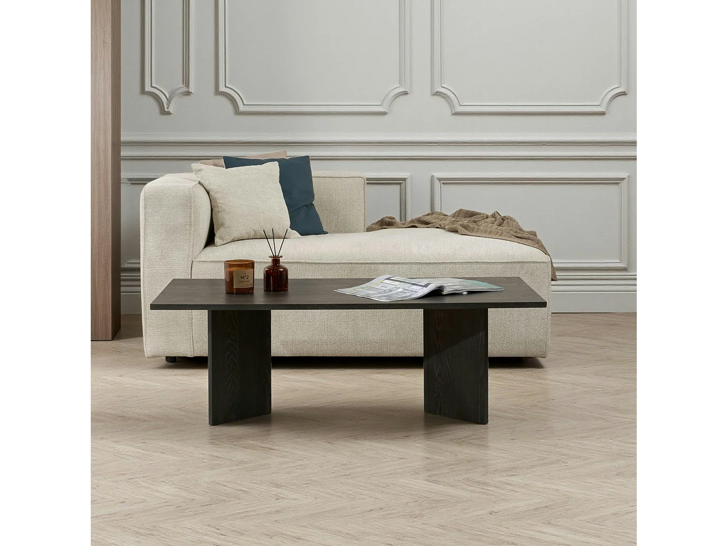 Table basse moderne effet bois noir - pieds en V MARFA