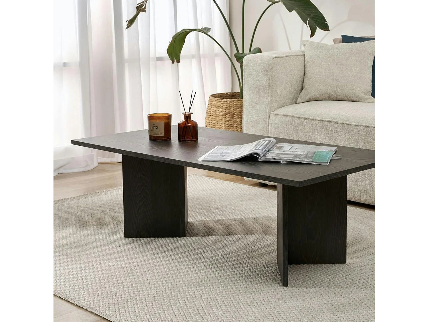 Table basse moderne effet bois noir - pieds en V MARFA