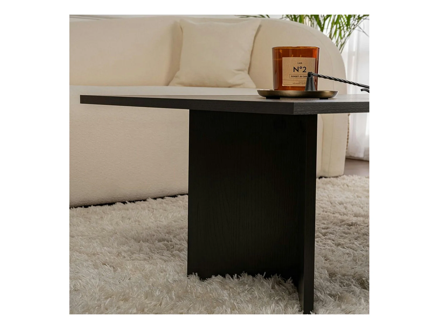 Table basse moderne noire effet bois - pieds en V MARFA