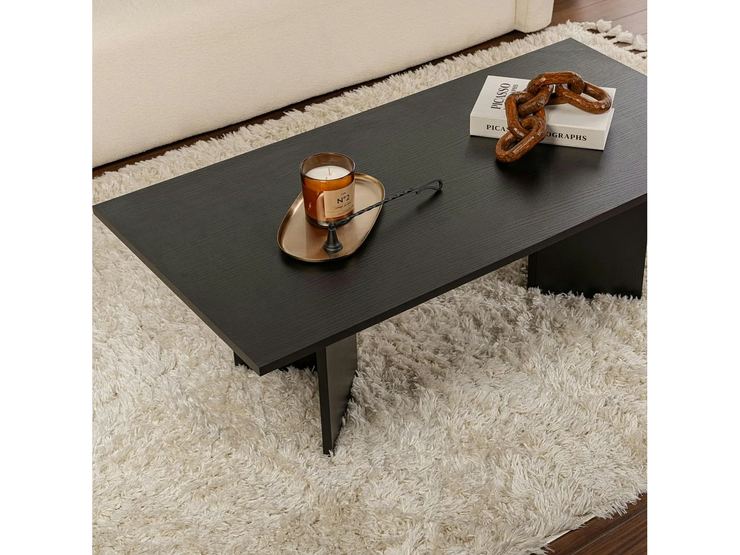 Table basse moderne noire effet bois - pieds en V MARFA