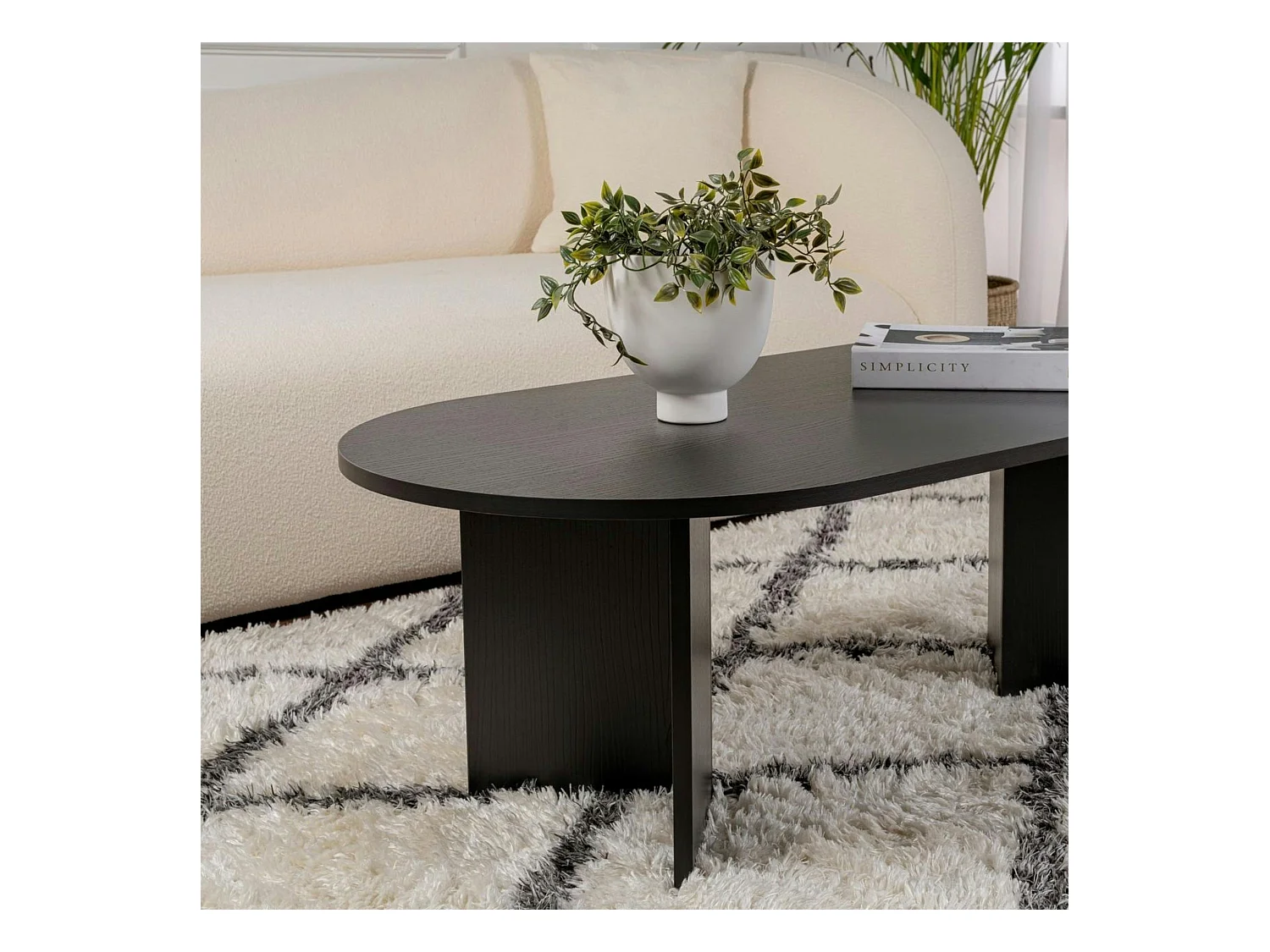 Table basse ovale noire effet bois - pieds en V MARFA