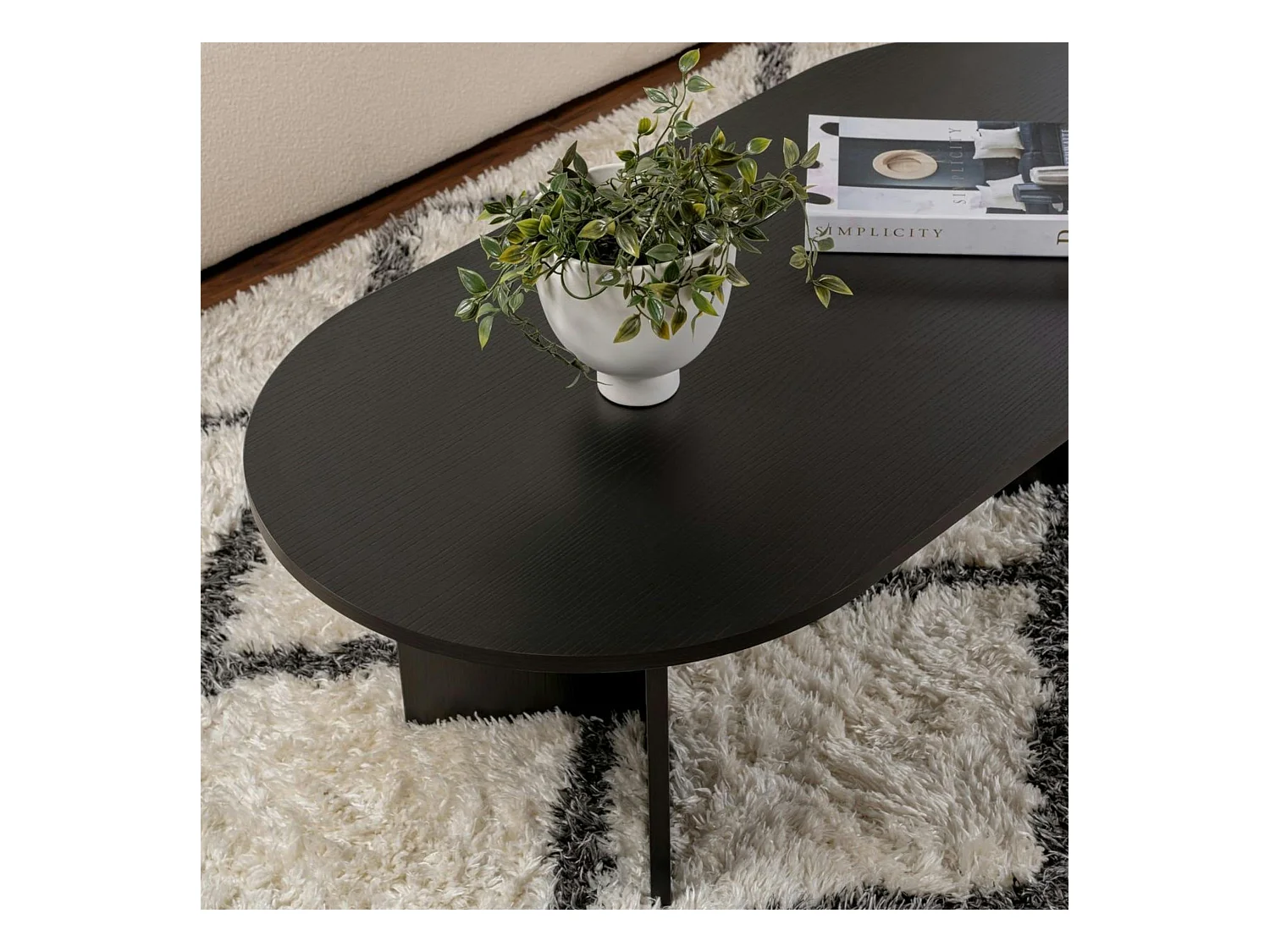 Table basse ovale noire effet bois - pieds en V MARFA
