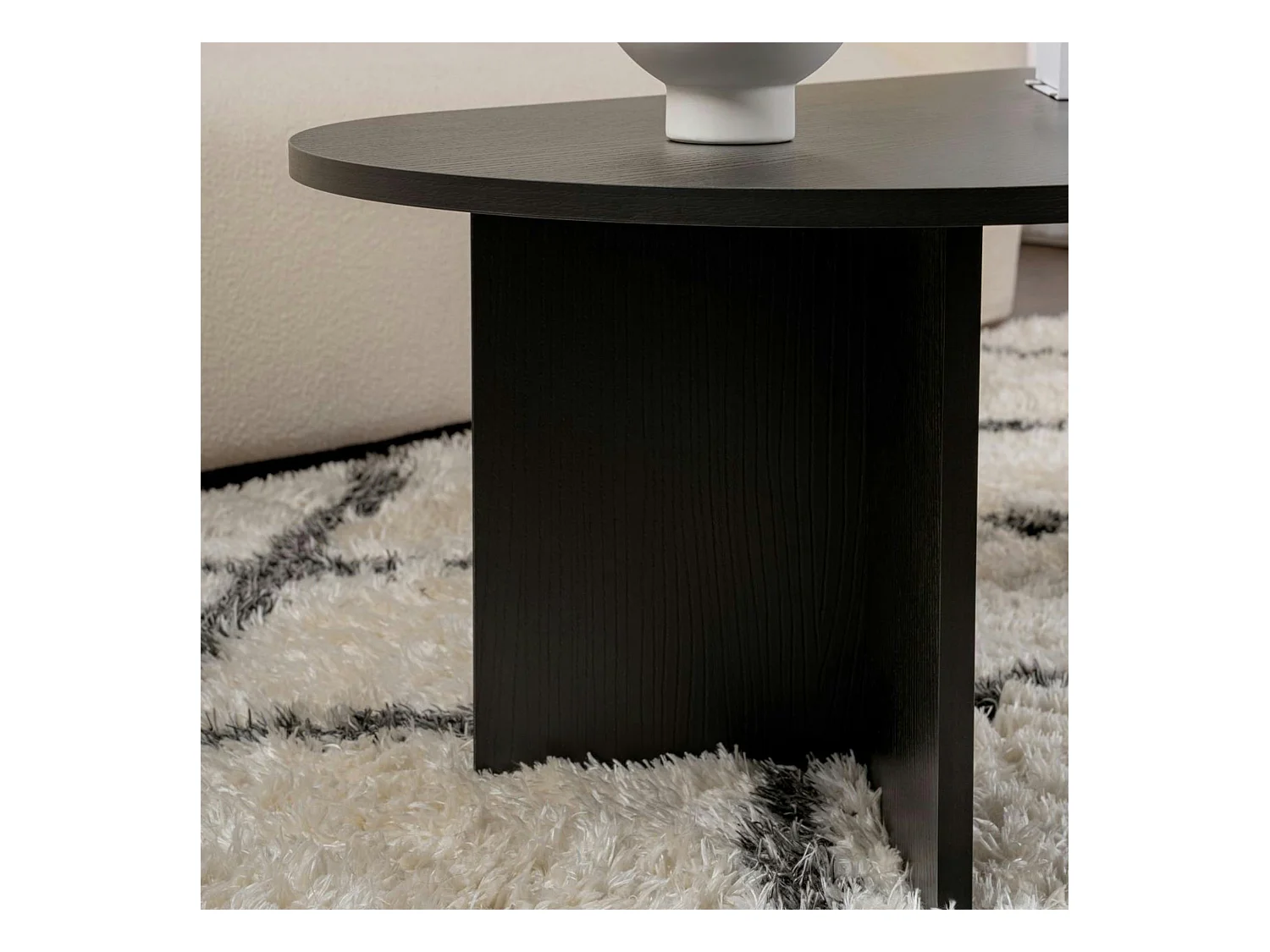 Table basse ovale noire effet bois - pieds en V MARFA