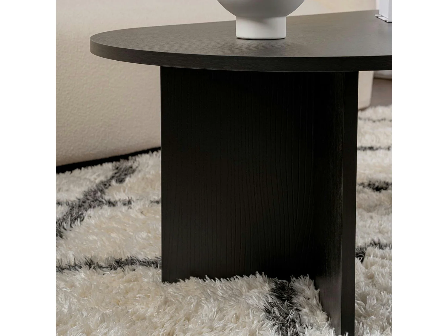 Table basse ovale noire effet bois - pieds en V MARFA