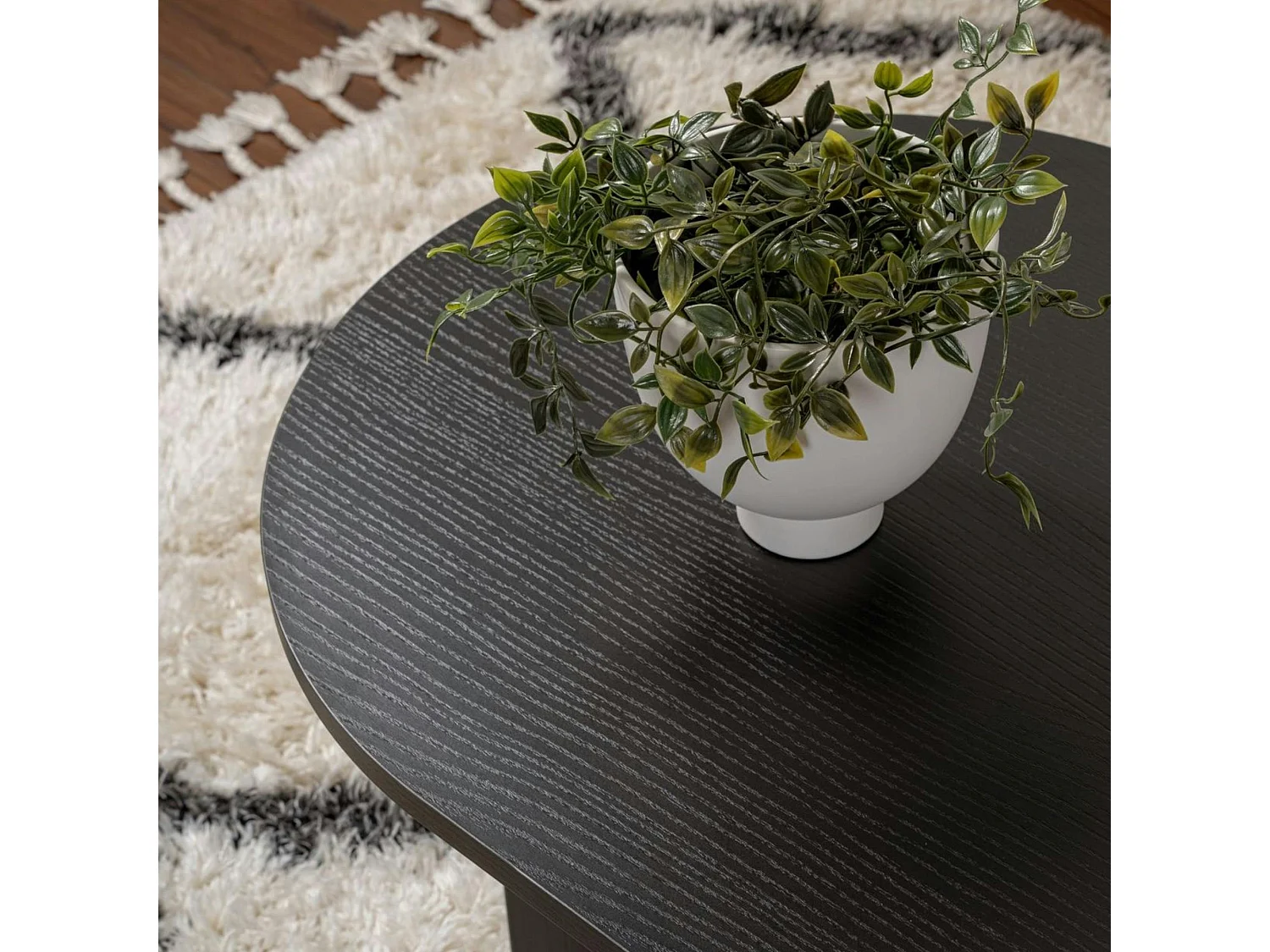 Table basse ovale noire effet bois - pieds en V MARFA