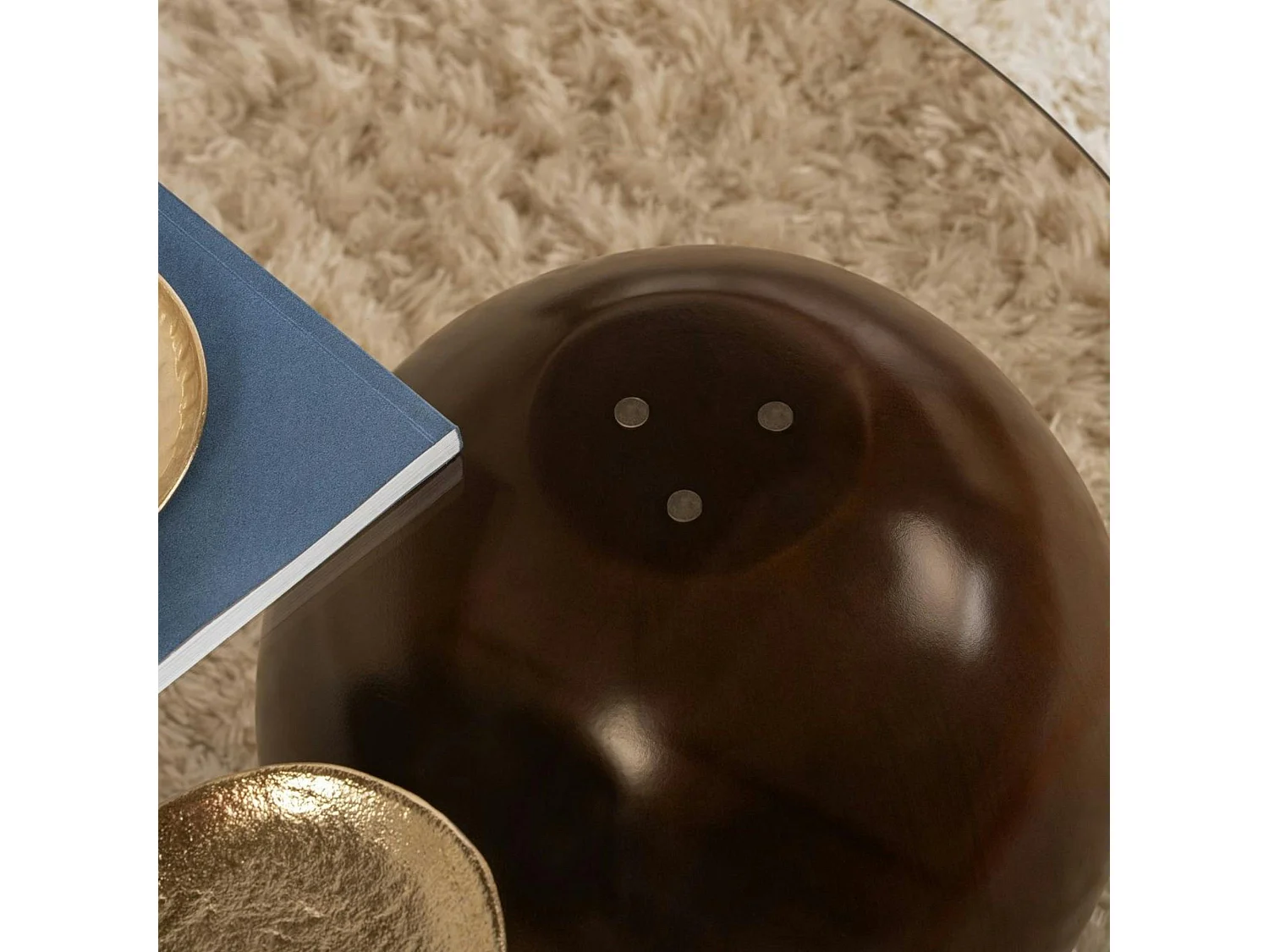 Table basse verre ambré design – 3 pieds boules marrons KOCHI