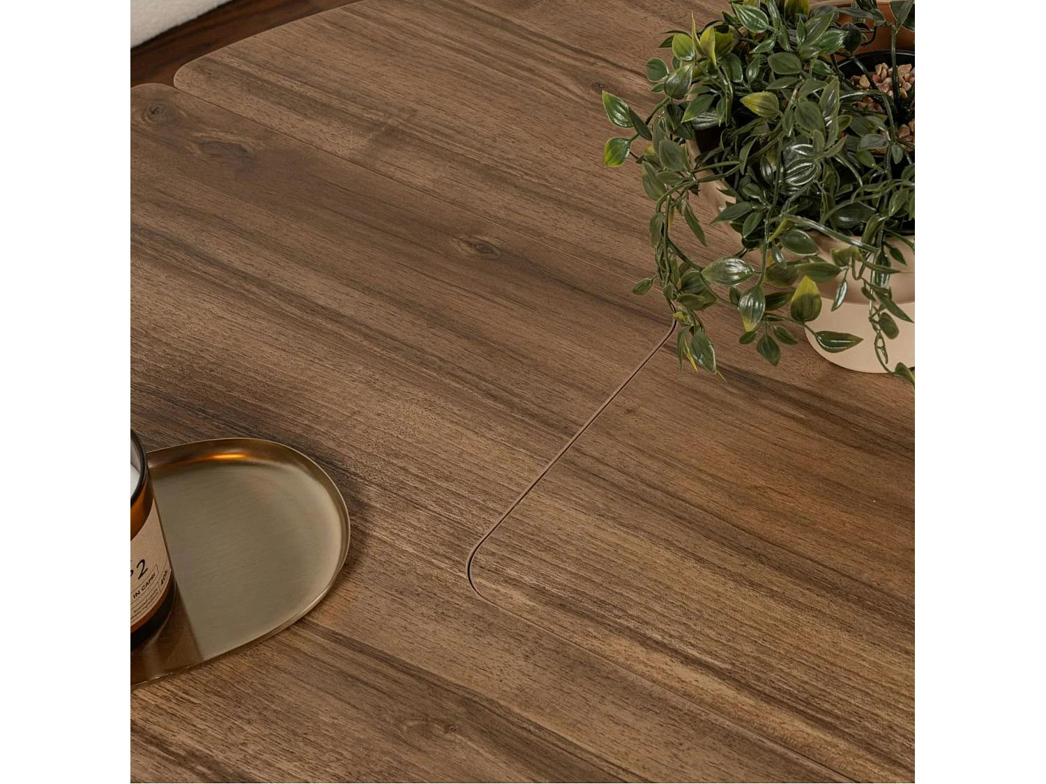 Table basse ronde effet bois de noyer - design puzzle MARFA